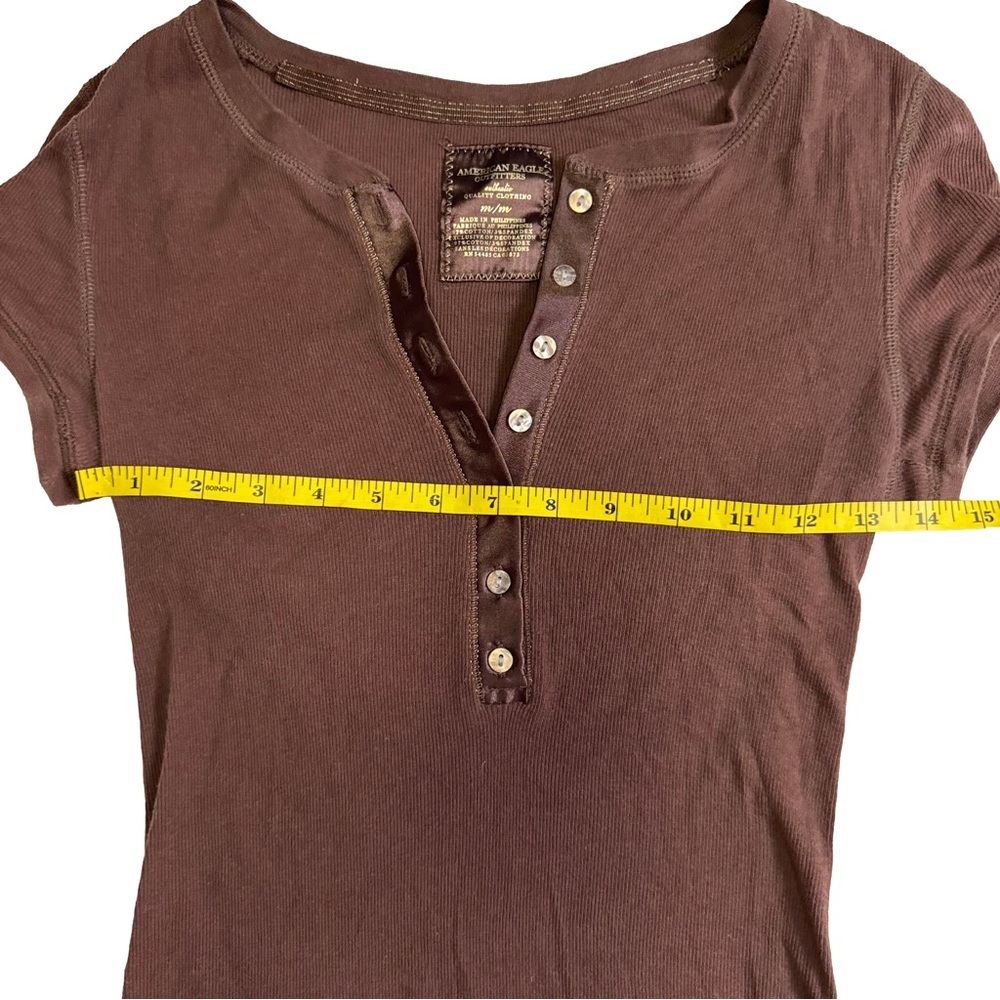 American Eagle Brown Henley Tee Top Size Medium Satin Finish down Buttons NWOT - Picture 7 of 8